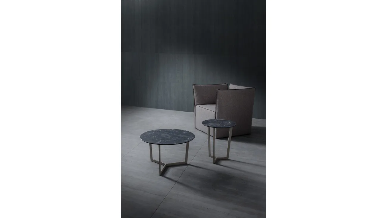 Tavolino rotondo Clio con top in HPL effetto marmo Nero e base in metallo di La Primavera