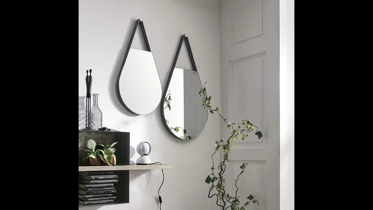 Specchiere a forma di goccia con cornice in metallo verniciato Drops di Target Point