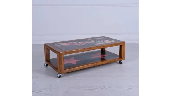 Tavolino Hollywood in legno massello decorato e dotato di ruote di Stones
