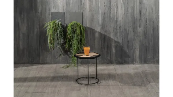 Tavolino Jay con top in legno con inserti in pietra e struttura in metallo di Stones