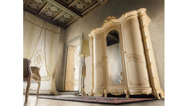 Armadio in legno laccato decorato con anta centrale a specchio Madame Royale di Mobil Più