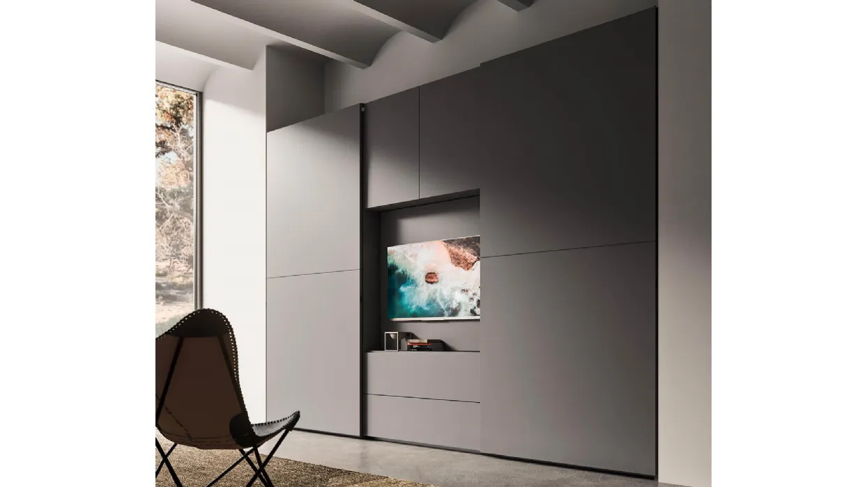 Armadio con ante scorrevoli in laccato opaco con Porta TV girevole di Mab