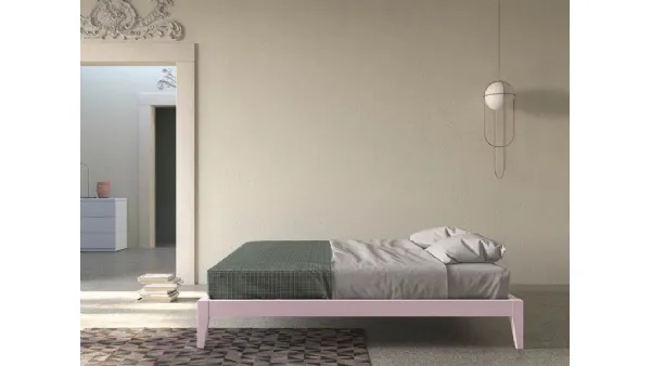 Letto Sommier 1697 in legno laccato rosa di Fratelli Mirandola