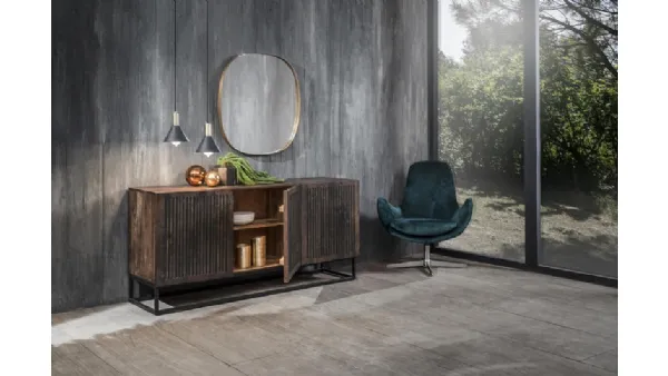 Madia etnica realizzata in legno massello con eleganti fresature verticali Priya di Stones