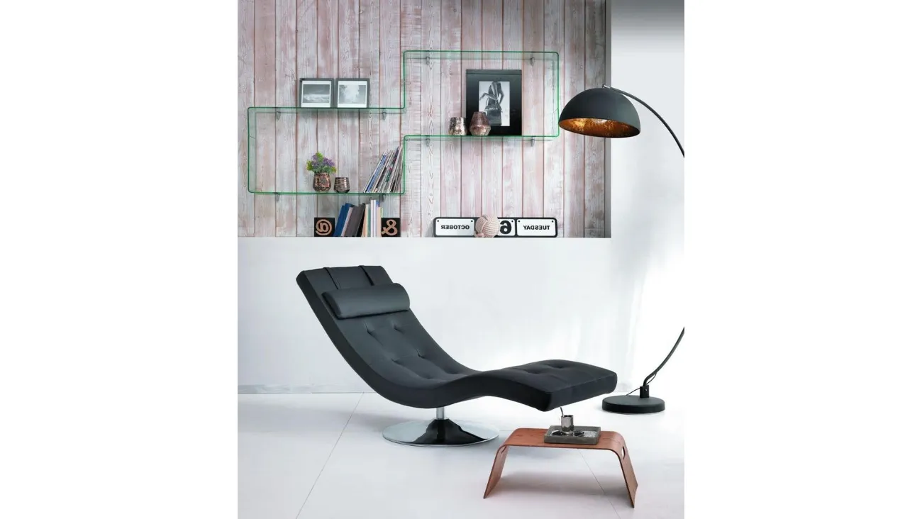 Poltrona chaise longue relax in ecopelle con base cromata girevole Sleeper di Stones