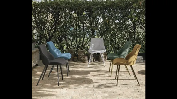 Sedia Brasilia con struttura in metallo e seduta in morbida microfibra effetto velluto di Target Point