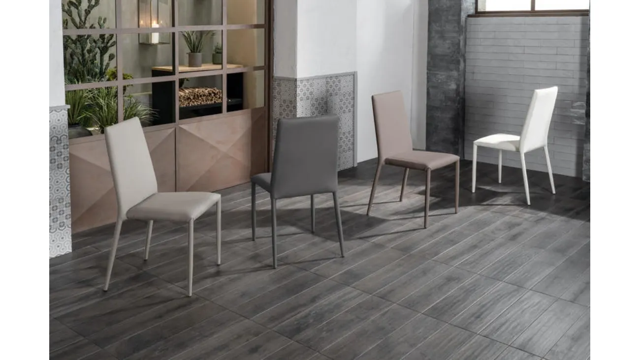 Sedia impilabile rivestita in ecopelle vari colori Cleo di Stones