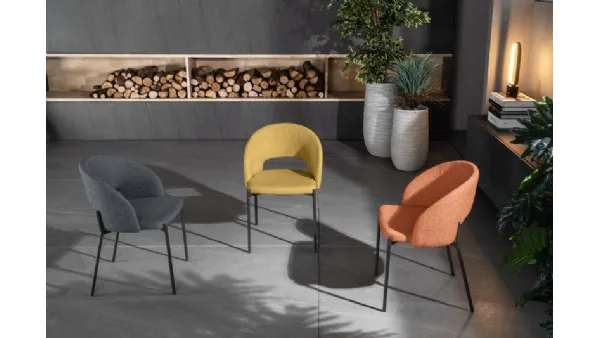 Sedia vari colori in tessuto con gambe in metallo Greta di Stones