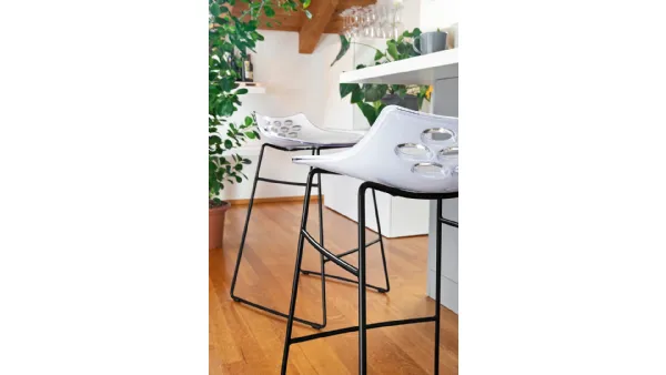 Sgabello in plastica con struttura in metallo Jam SG di Connubia