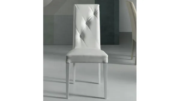 Sedia Jenny in ecopelle imbottita con gambe in legno di Capodarte