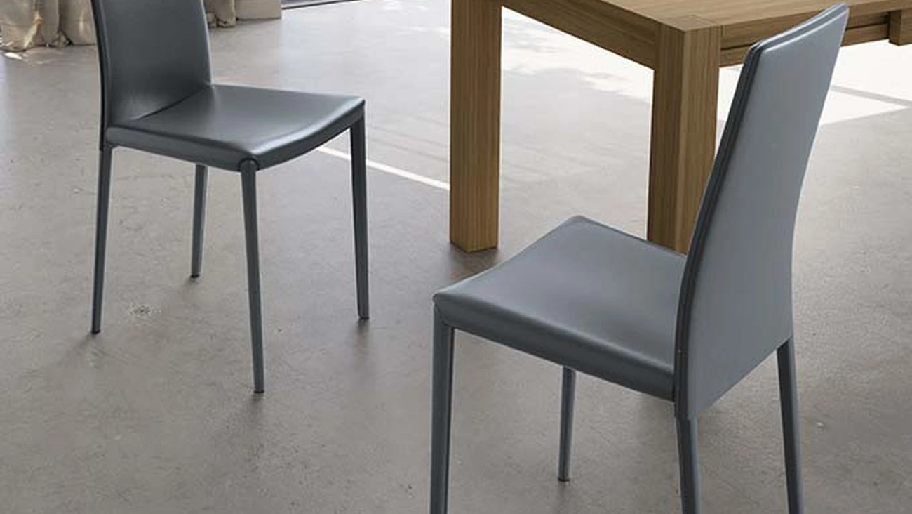 Sedia impilabile Kitty di Stones