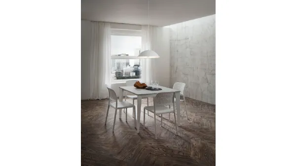 Tavolo Carlo Super Quadrato con top in laminato HPL e gambe in metallo di La Primavera
