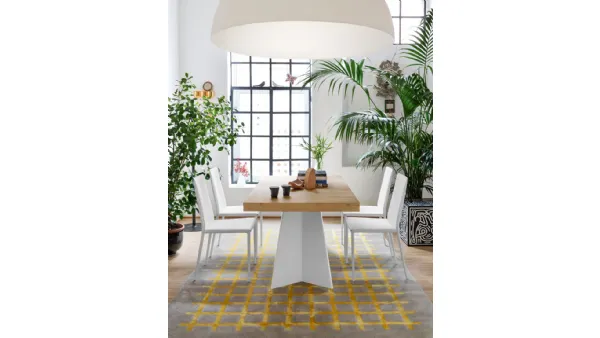 Tavolo allungabile in nobilitato rovere naturale con base in metallo bianco opaco Wings di Connubia