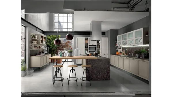 Cucina Classica con isola Sinfonia 06 in laccato Grigio Sabbia anticato di Colombini Casa Artec
