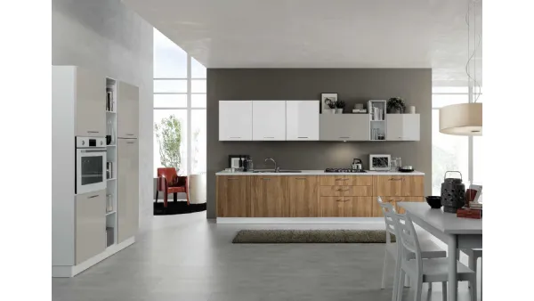 Cucina Moderna Cloe 09 finitura Rovere Cognac, Bianco lucido e Sabbia lucido di Net Cucine