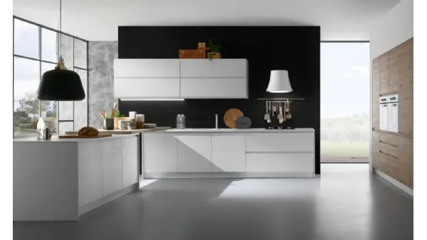 Cucina Luna con penisola in laccato Bianco e finitura Miele di Mobilturi