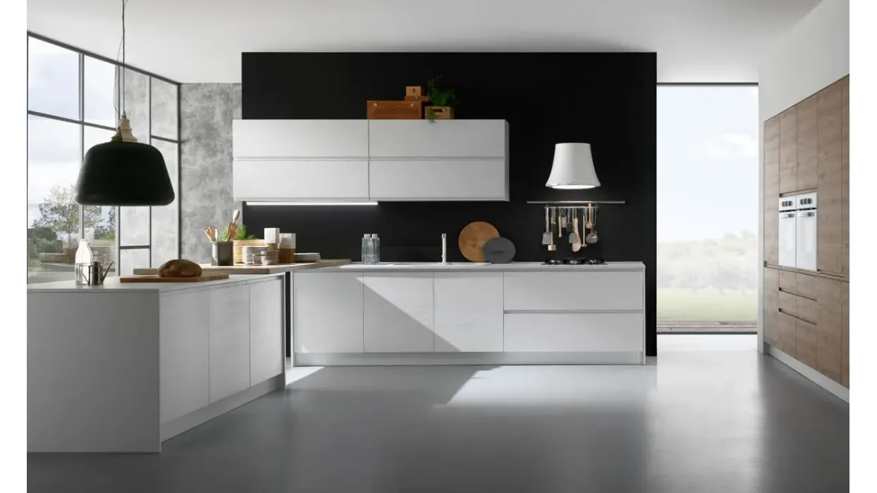 Cucina Luna con penisola in laccato Bianco e finitura Miele di Mobilturi
