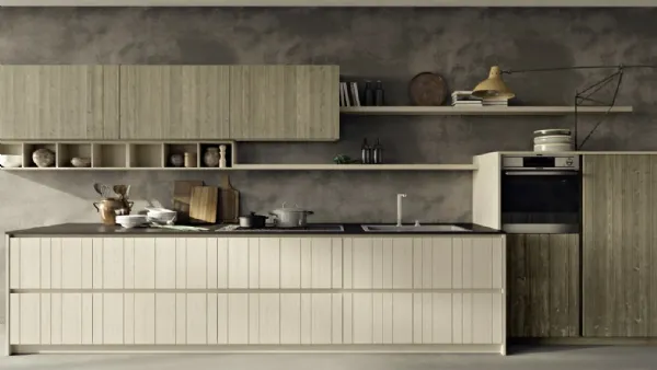 Cucina Moderna lineare in legno di abete con ante dogate verticalmente a larghezza differenziata New Step 01 di Fratelli Mirandola